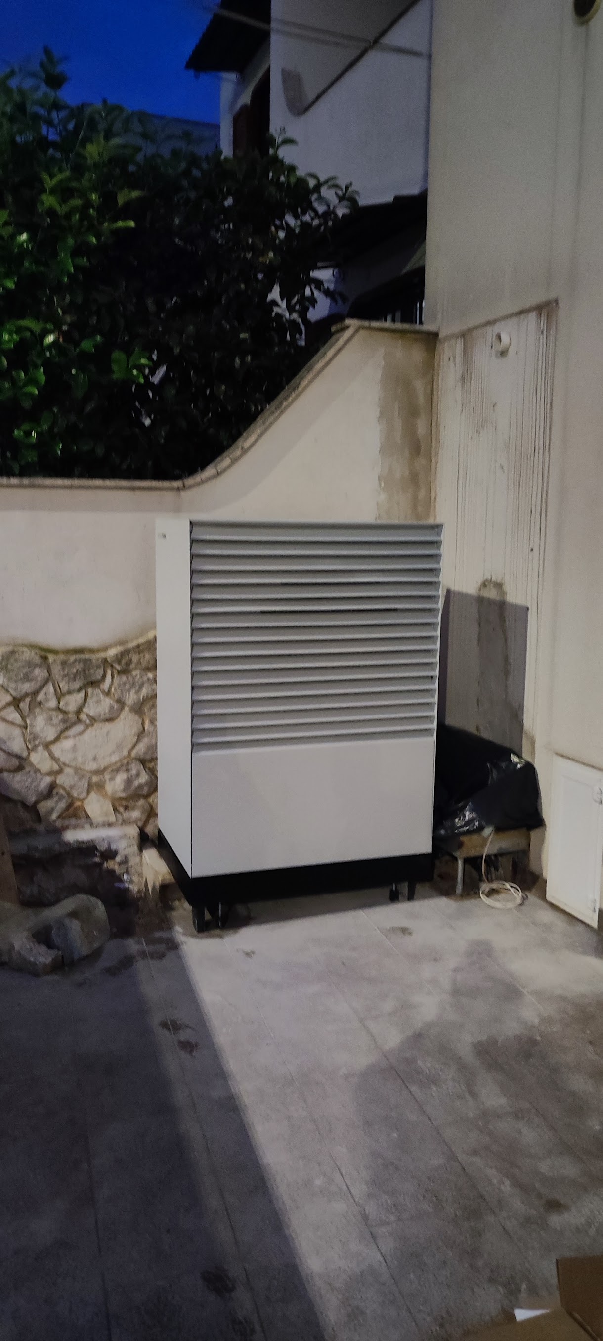 Nuova pompa di calore installata dopo la rimozione del sistema ibrido