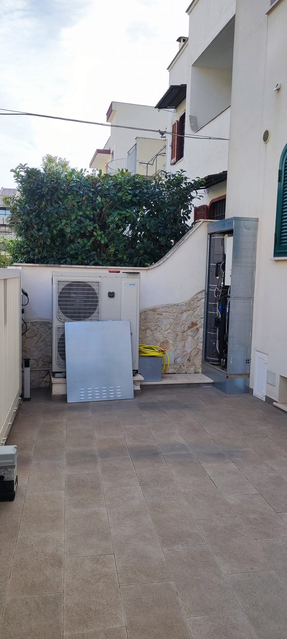 Sistema ibrido PDC e caldaia a gas prima dell'intervento